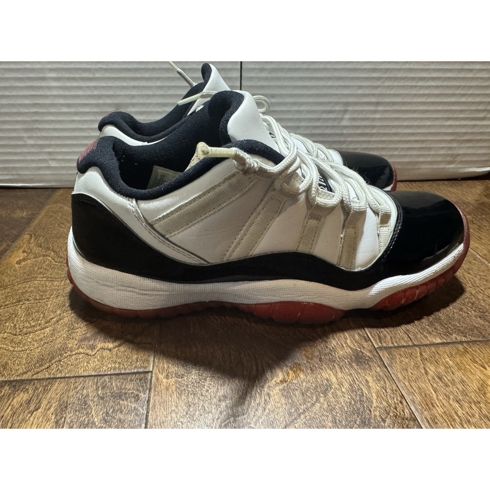 Nike air Jordan 11 Retro Low Concord Bred 528895-110 Youth Size 7 Black White Re